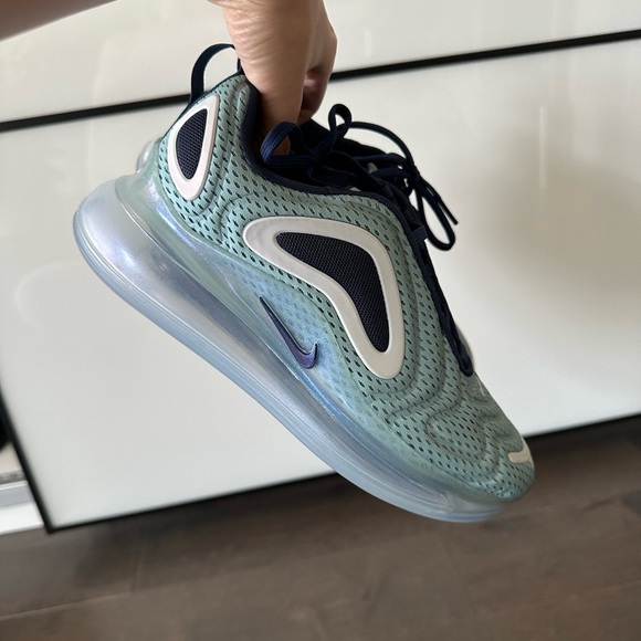 Nike Air Max 720 Women’s Sneakers - Picture 4 of 8